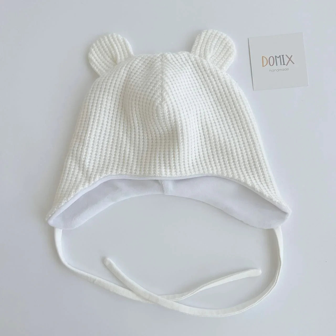 Hat with ties - Domix