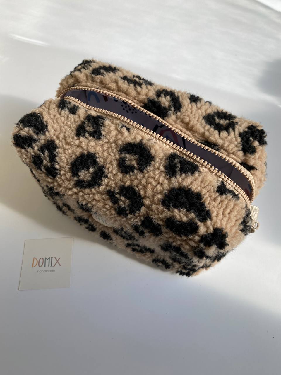 Trousse de Toilette Beige Léopard Teddy – Pochette Maquillage avec Doublure Imperméable | DOMIX
