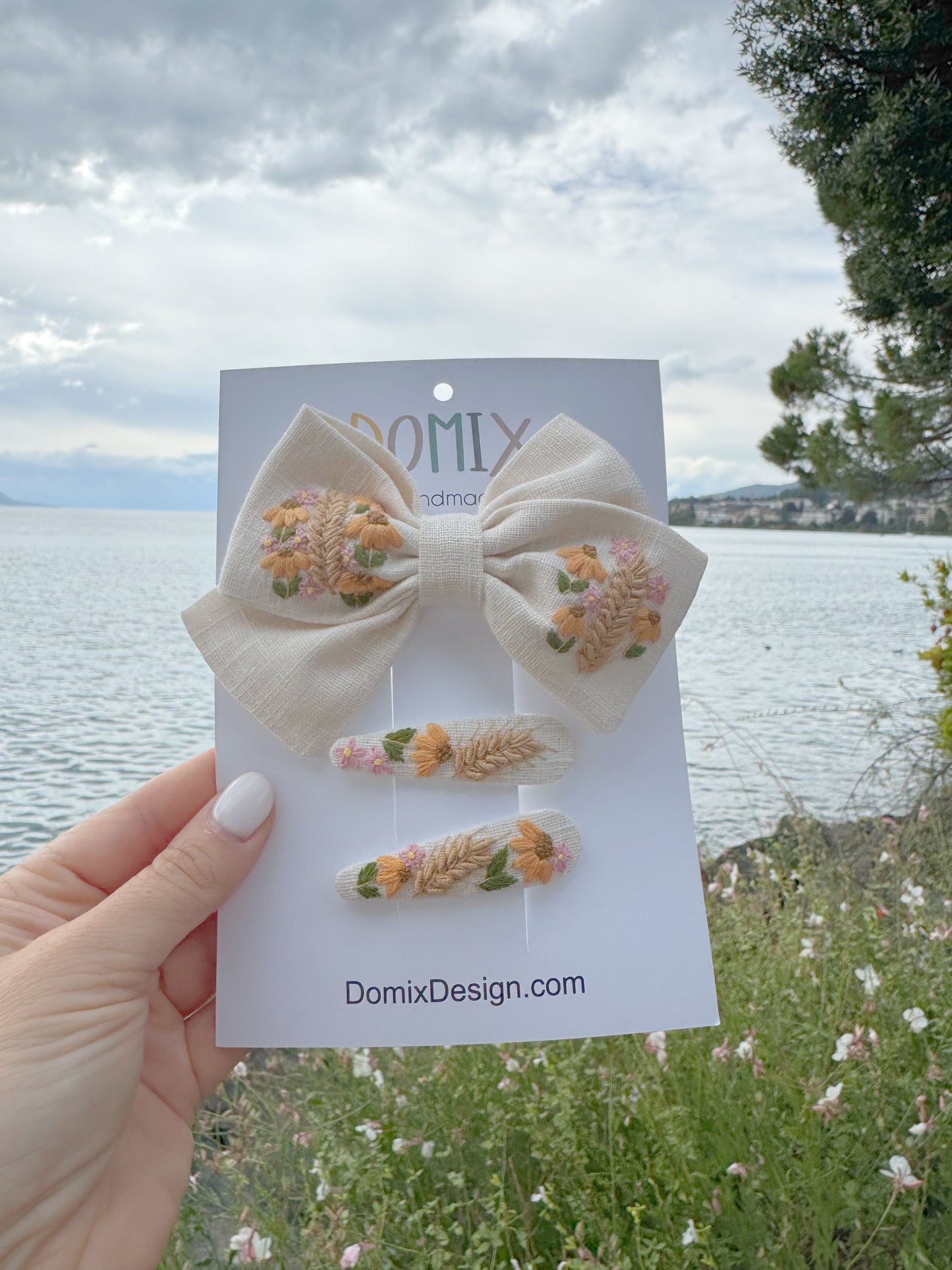 Hand-Embroidered Hair Accessories – Linen Bow with Flowers - Domix