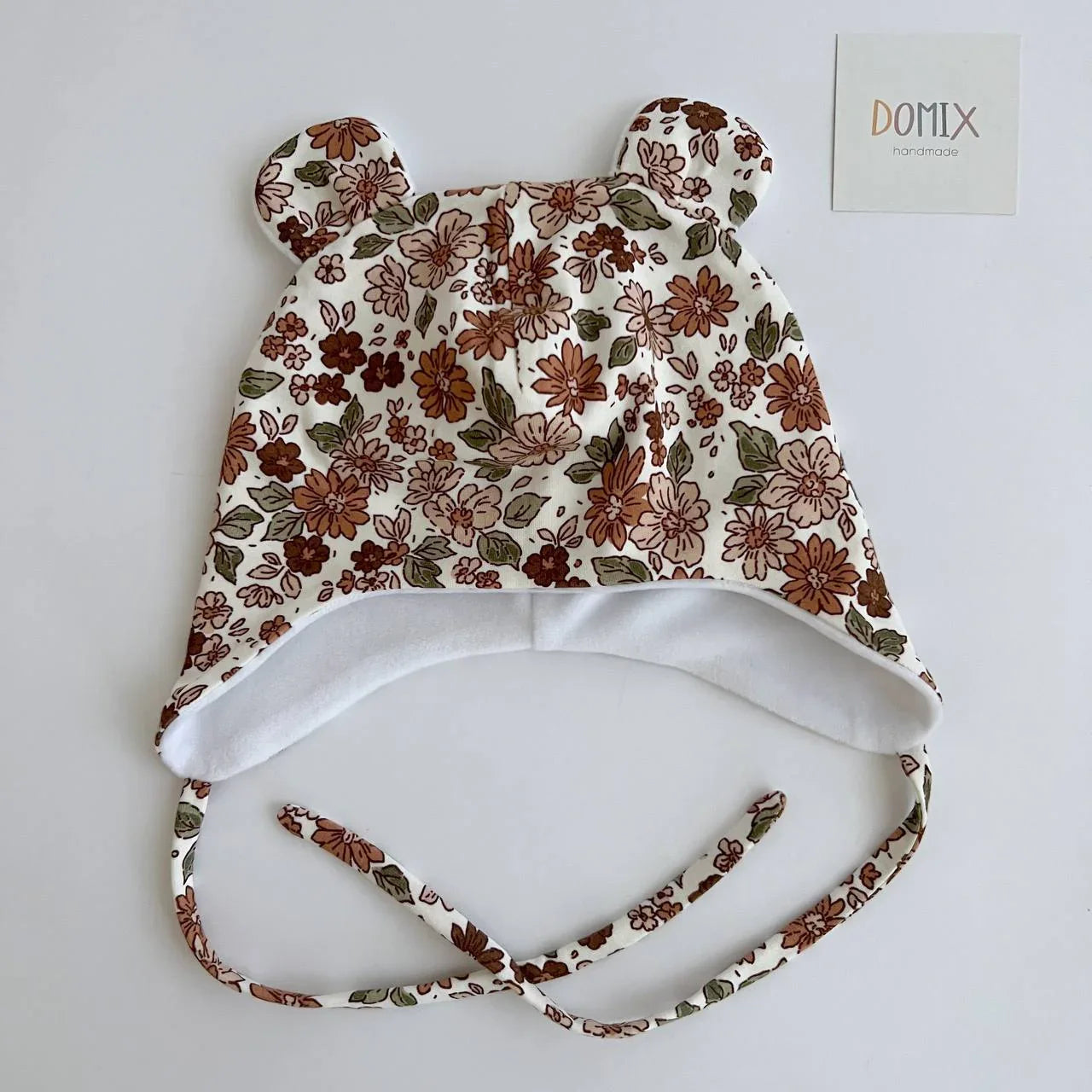 Hat with ties - Domix