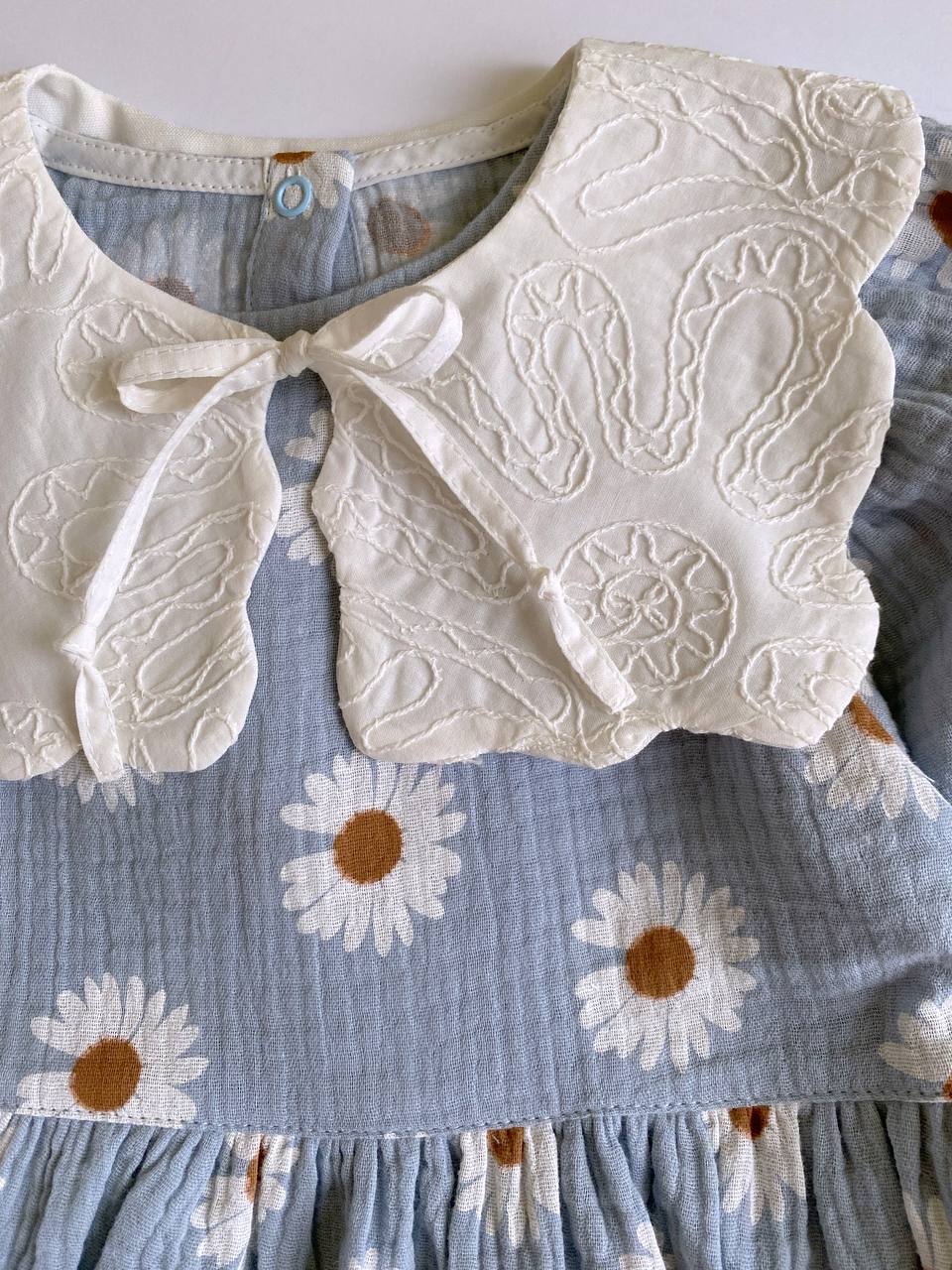 Geblümtes Musselin-Kleid mit besticktem Kragen – Baby- und Kleinkindmädchen-Kleid