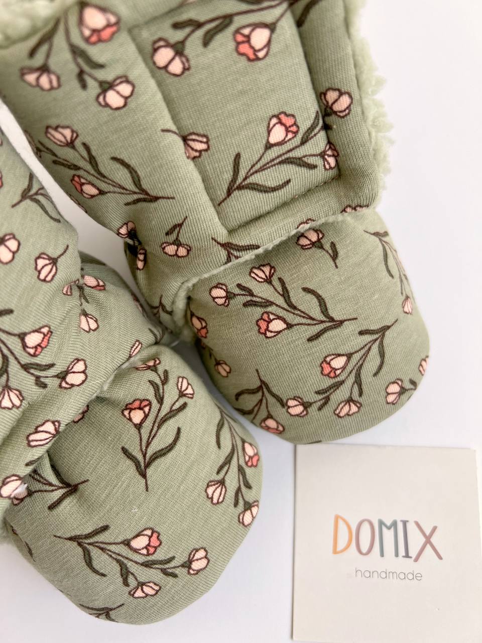 🌿 Green Floral Baby Booties – Cozy Handmade Warmth