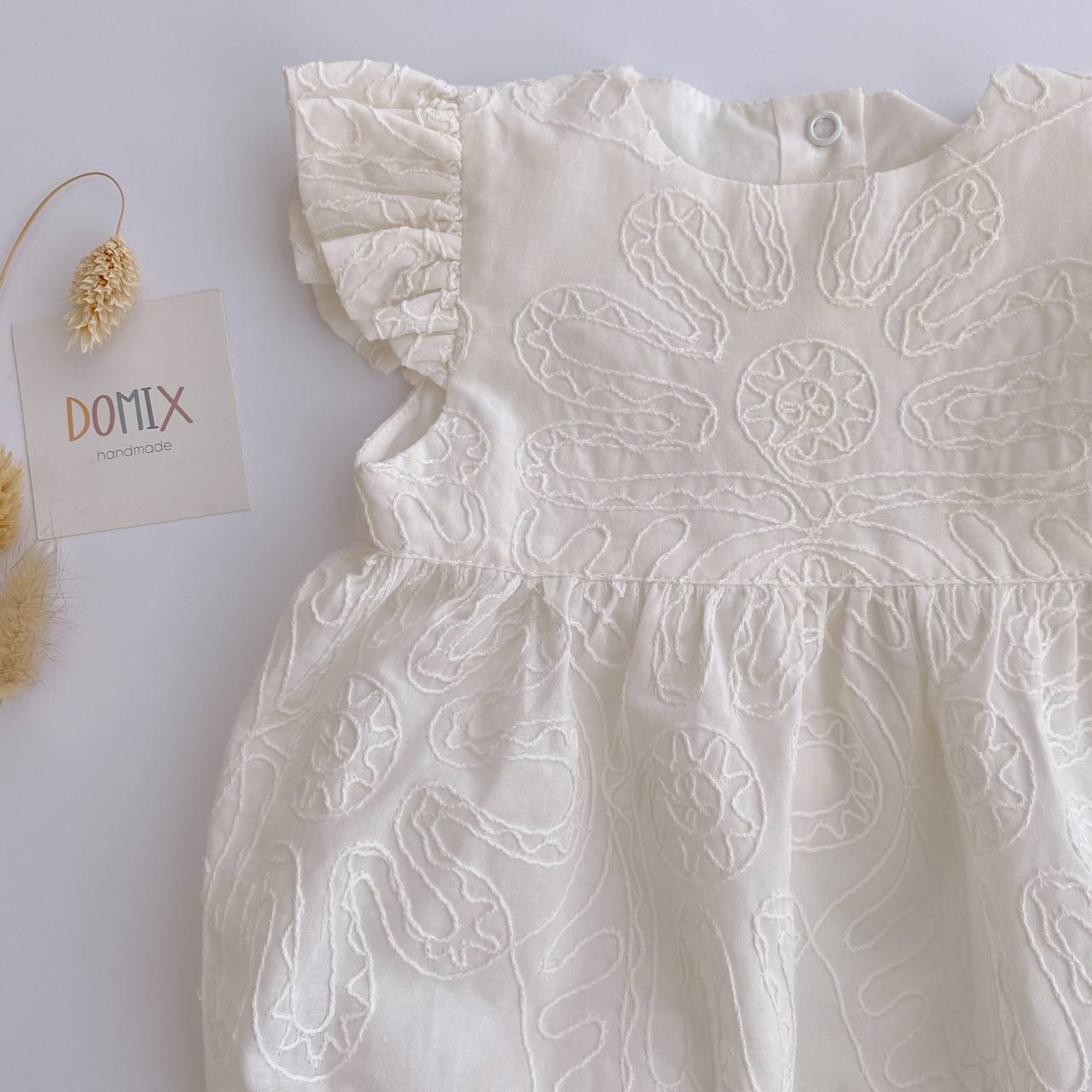 Baby-Mädchen Baumwoll-Strampler – Bestickt | Handgemacht in der Schweiz | Domix