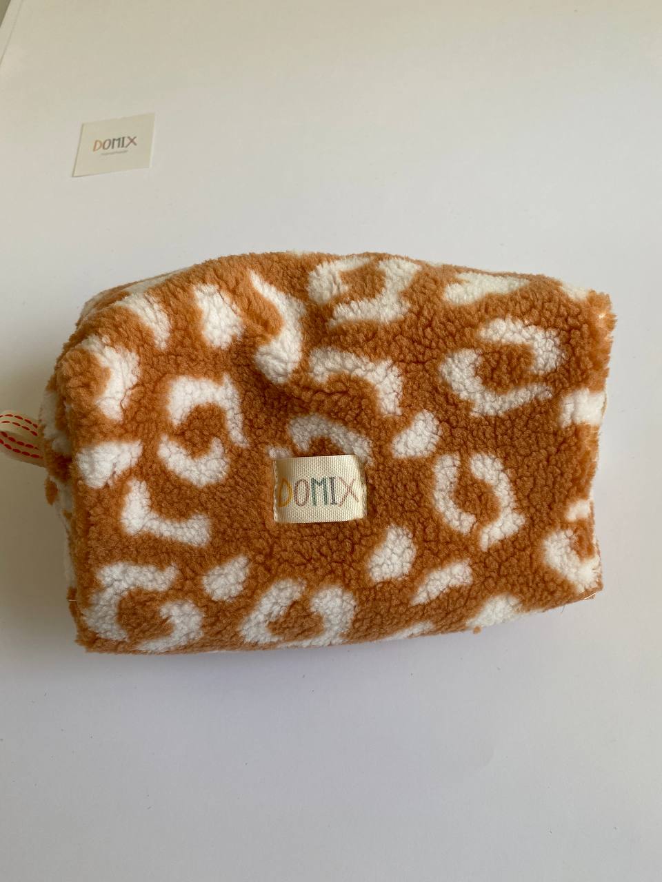 Trousse de Maquillage Léopard Teddy – Pochette Douce avec Doublure Imperméable de DOMIX