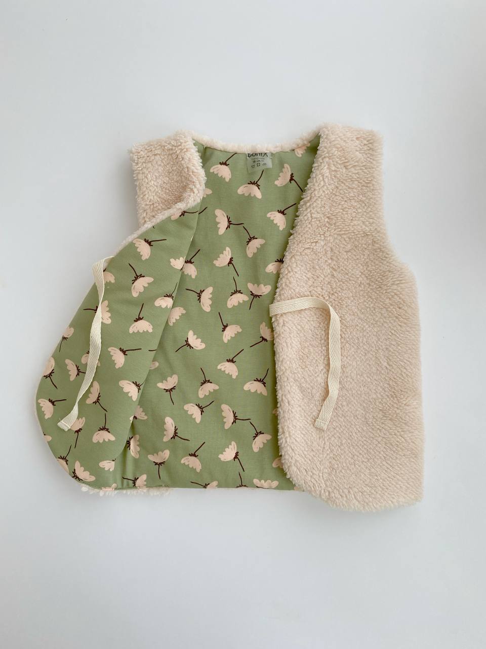 Sherpa Reversible Vest – Cream & Sage Floral