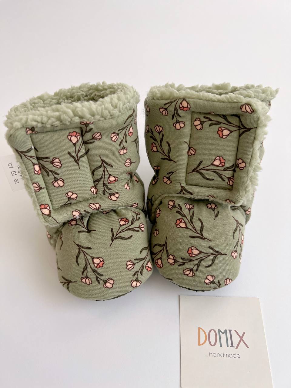 🌿 Green Floral Baby Booties – Cozy Handmade Warmth