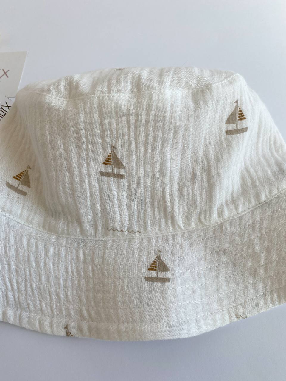 Chapeau de Soleil Réversible pour Bébé en Coton Fait Main – Édition Neutre Minimale