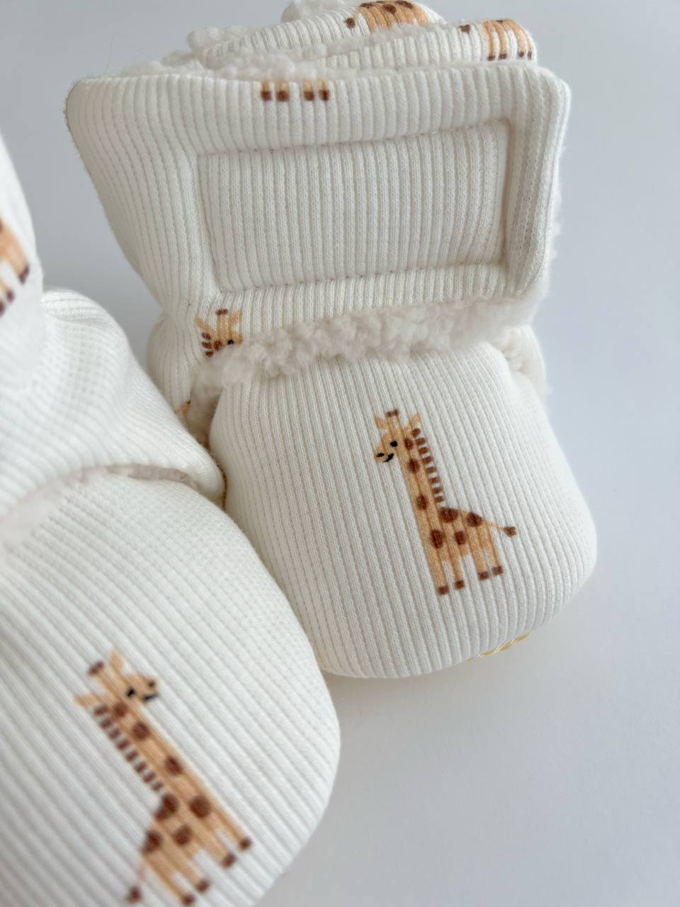 🦒 Giraffe Baby Booties – Soft Handmade Warmth