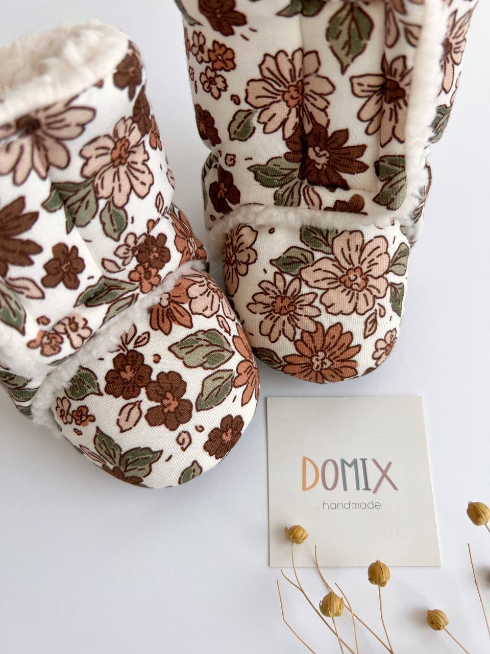 🤎 Floral Baby Booties – Warm Handmade Comfort