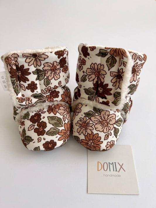 🤎 Floral Baby Booties – Warm Handmade Comfort