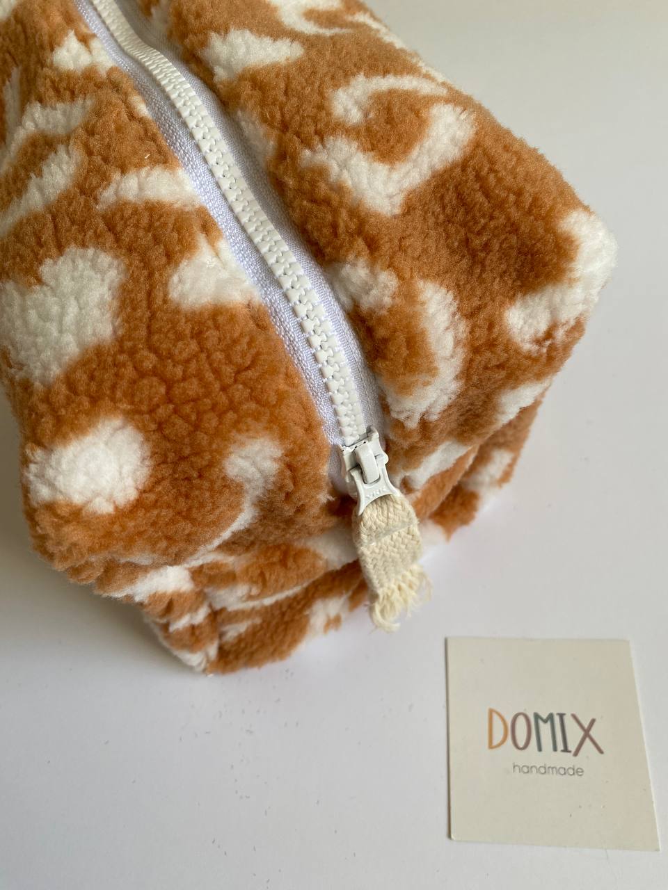Trousse de Maquillage Léopard Teddy – Pochette Douce avec Doublure Imperméable de DOMIX