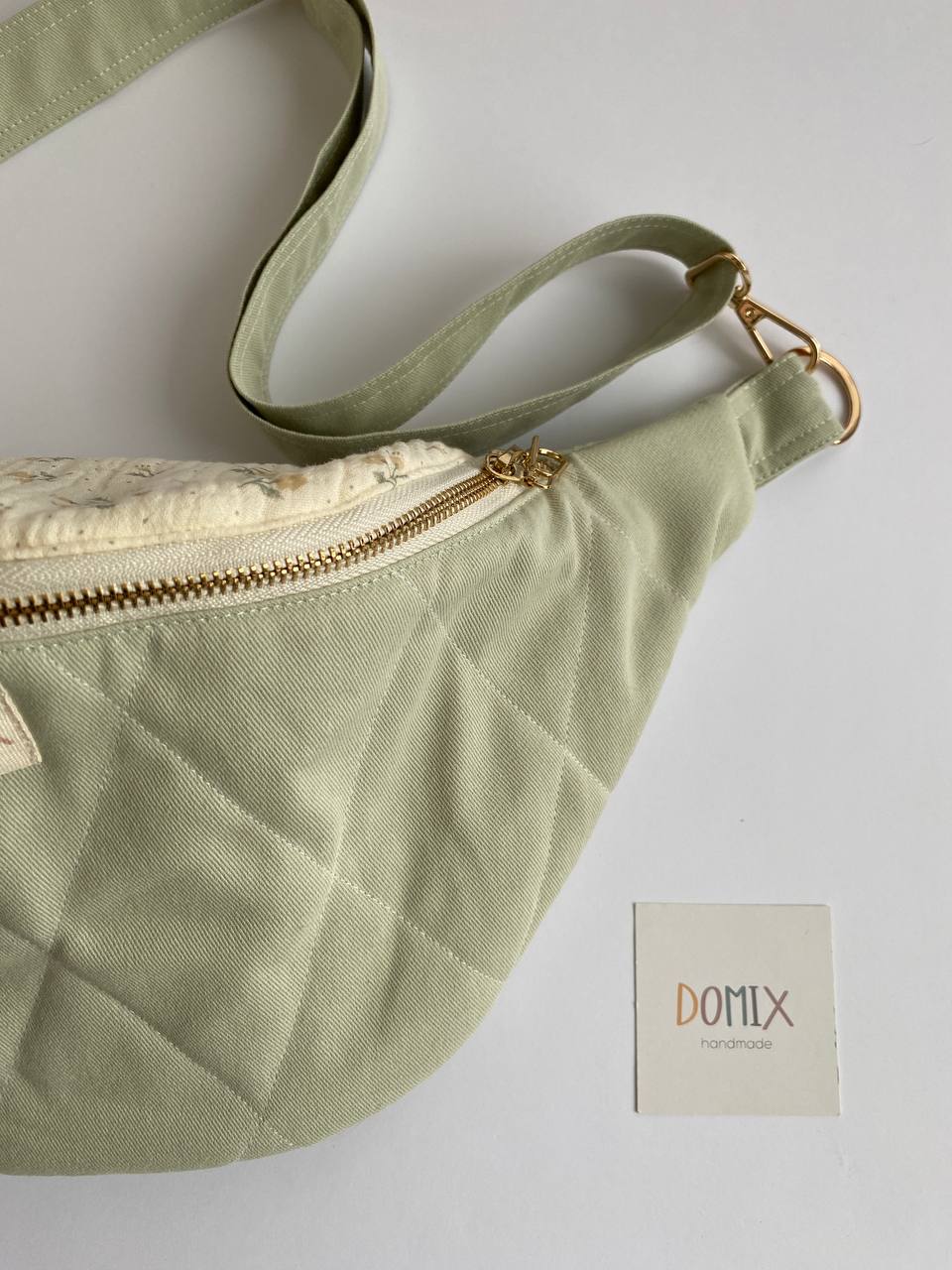 Sac banane matelassé fait main – Coton à motif floral vert sauge | Sac banane croisé minimaliste