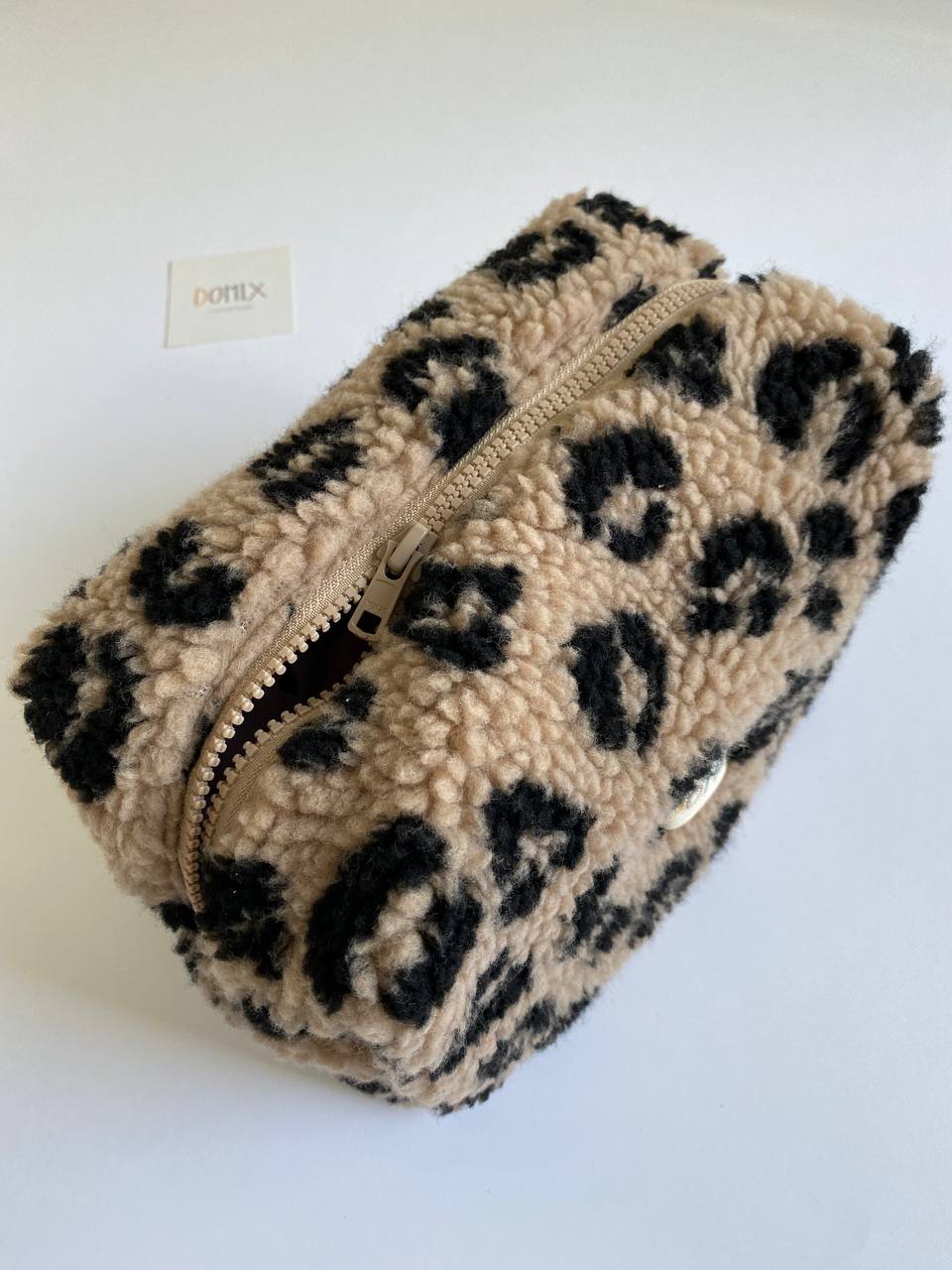 Trousse de Toilette Beige Léopard Teddy – Pochette Maquillage avec Doublure Imperméable | DOMIX