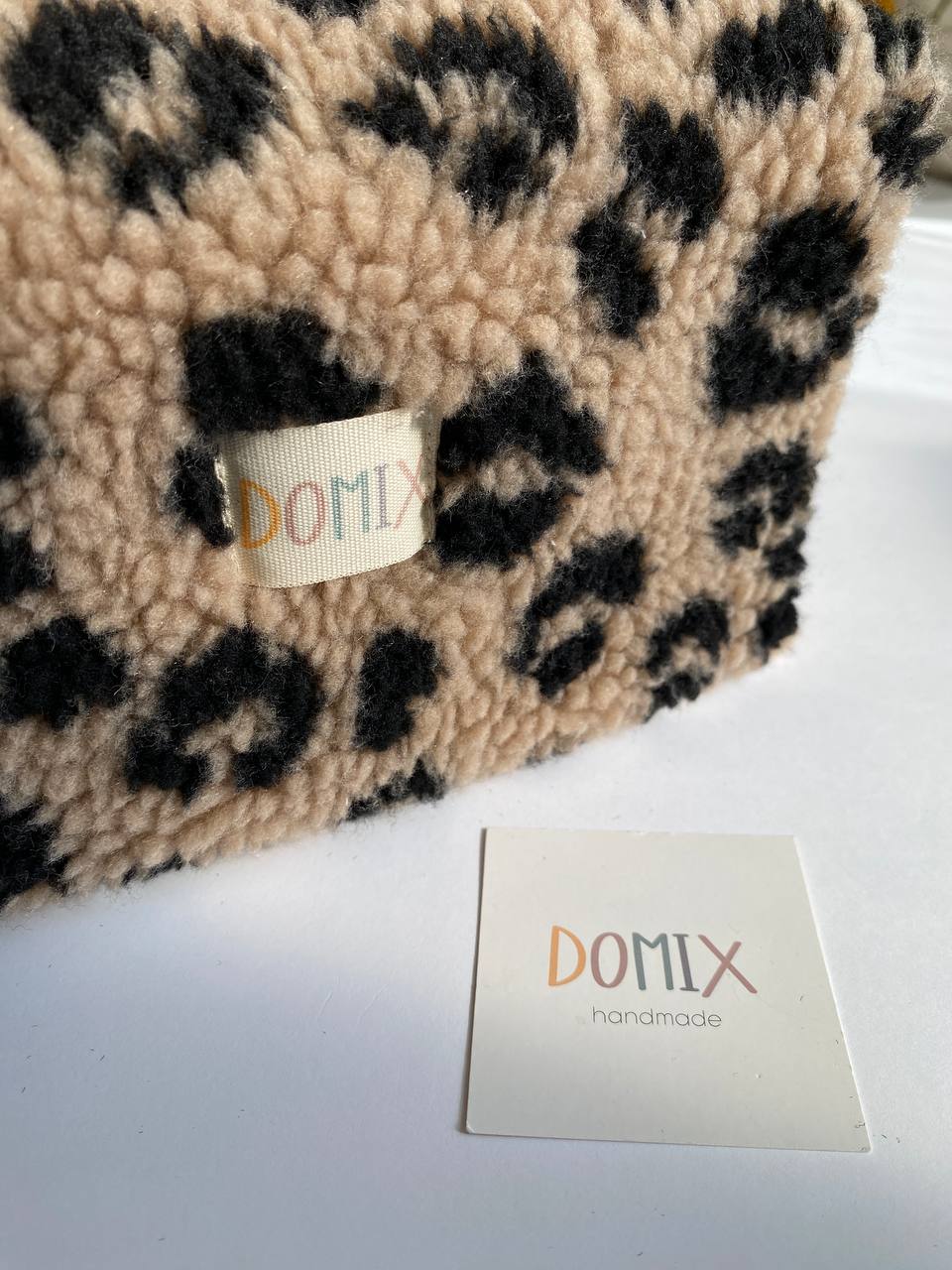 Trousse de Toilette Beige Léopard Teddy – Pochette Maquillage avec Doublure Imperméable | DOMIX