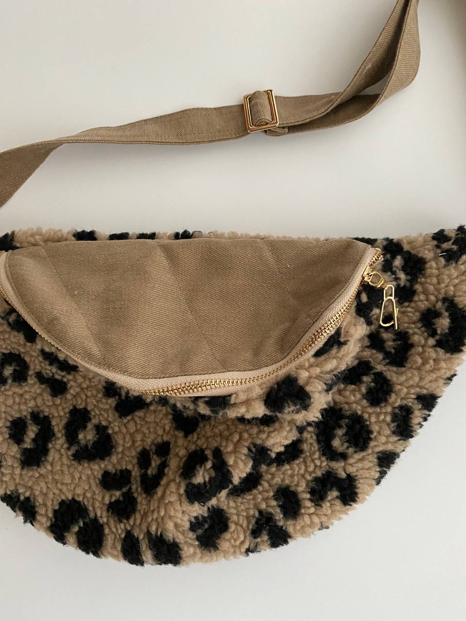 ✨ Leopard Sherpa Belt Bag — DomixDesign (Handmade) - Domix