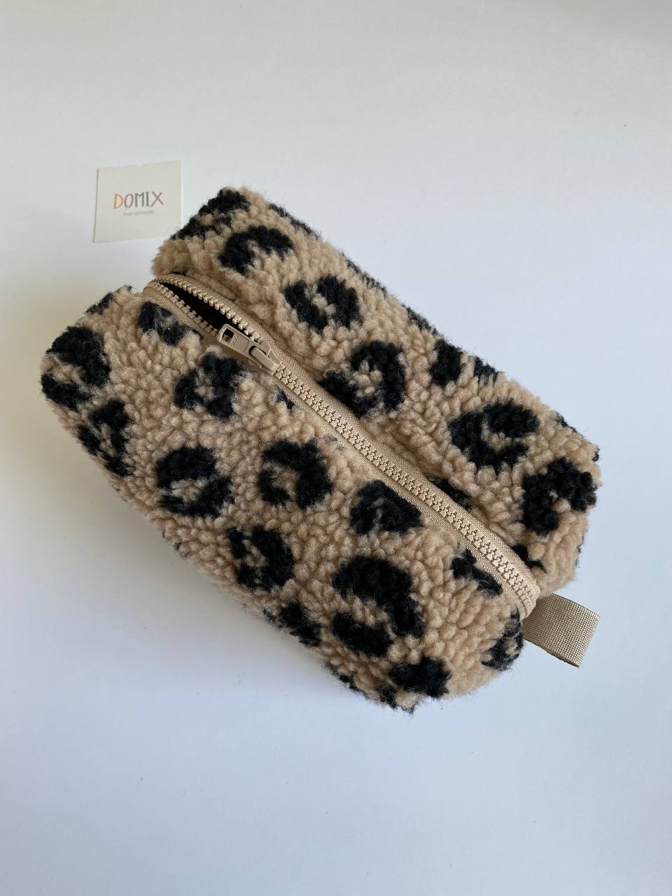 Trousse de Toilette Beige Léopard Teddy – Pochette Maquillage avec Doublure Imperméable | DOMIX