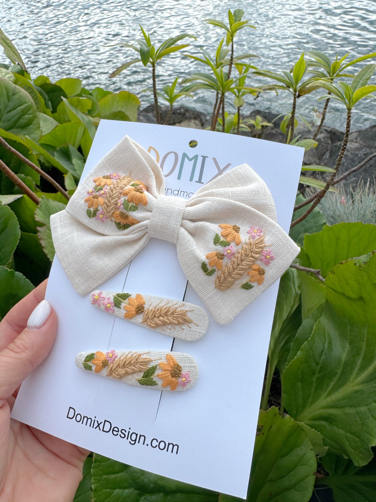 Hand-Embroidered Hair Accessories – Linen Bow with Flowers - Domix