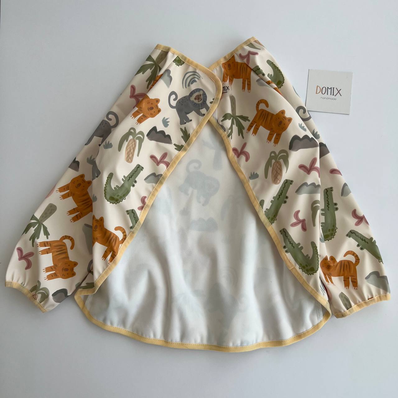 Tablier Imperméable Enfant – Bavoir à Manches Longues Motif Animaux de la Jungle | Blouse d'Art pour la Crèche et l'École