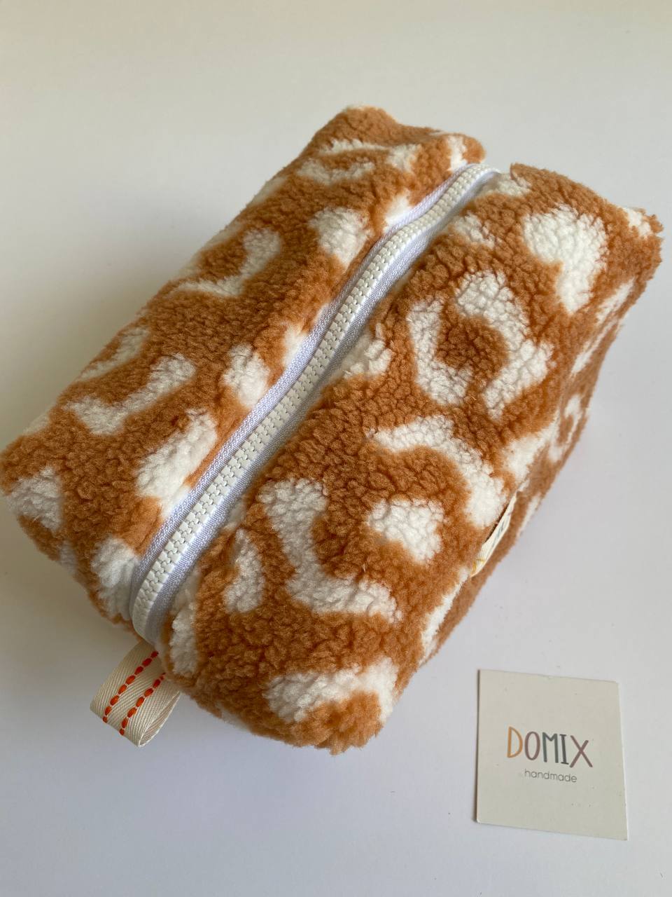 Trousse de Maquillage Léopard Teddy – Pochette Douce avec Doublure Imperméable de DOMIX