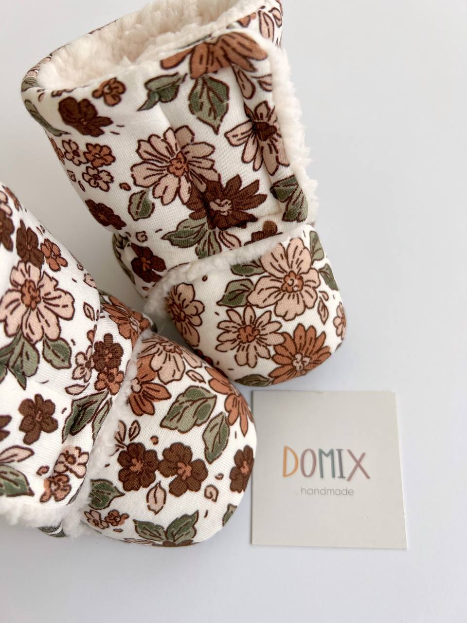 🤎 Floral Baby Booties – Warm Handmade Comfort