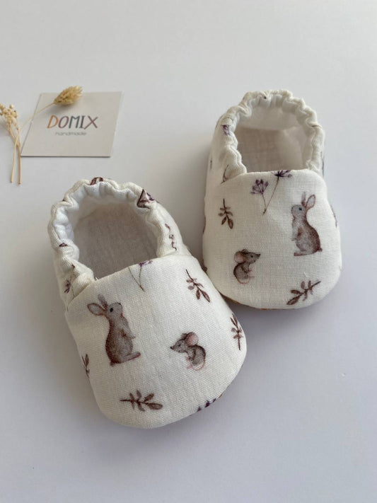 Chaussons Bébé en Mousseline Faits Main – Chaussons Doux en Coton pour Nouveau-né Imprimé Lapin