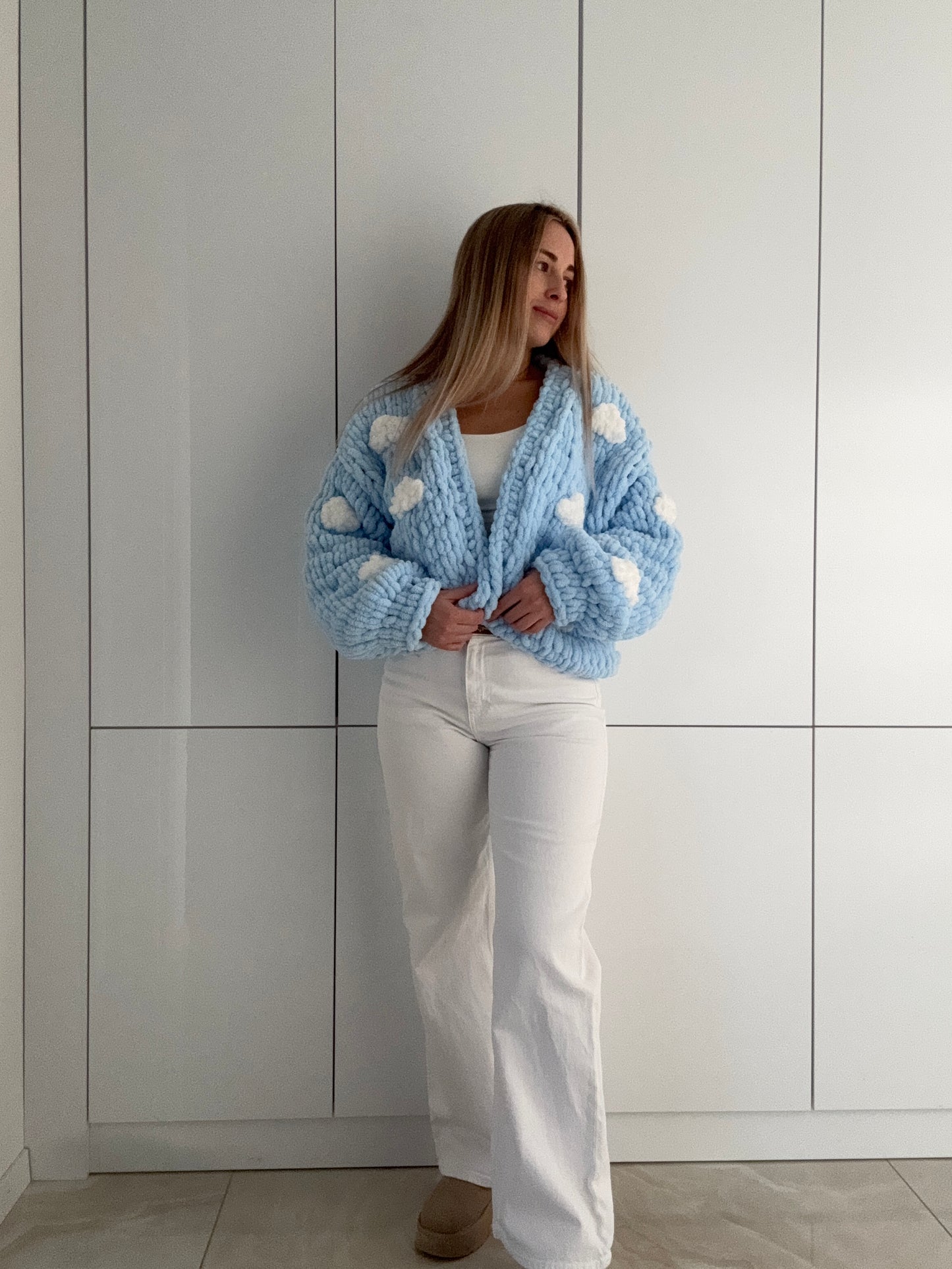 Handgestrickter Grobstrickcardigan in Himmelblau – Ein Unikat