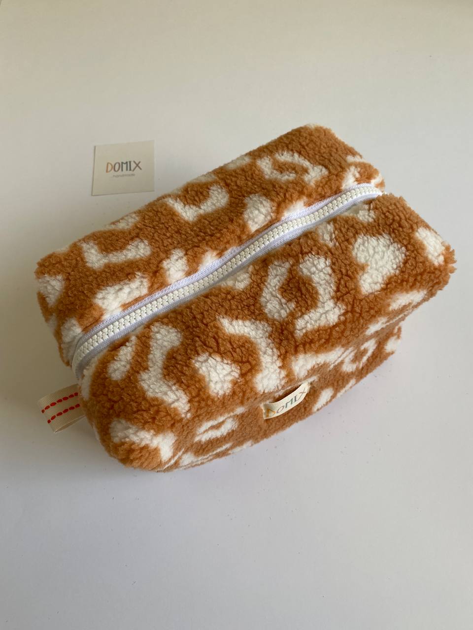 Trousse de Maquillage Léopard Teddy – Pochette Douce avec Doublure Imperméable de DOMIX