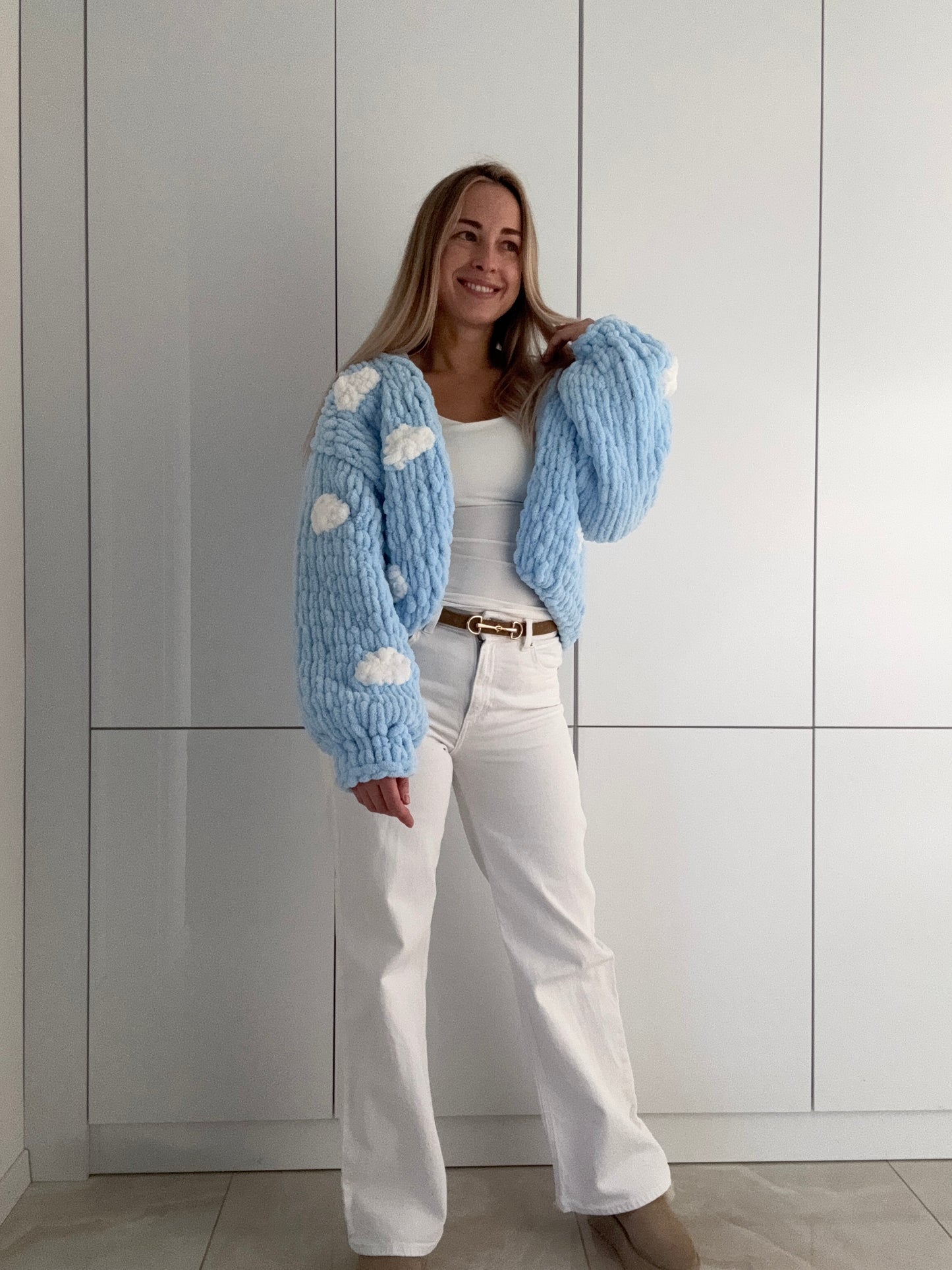 Handgestrickter Grobstrickcardigan in Himmelblau – Ein Unikat