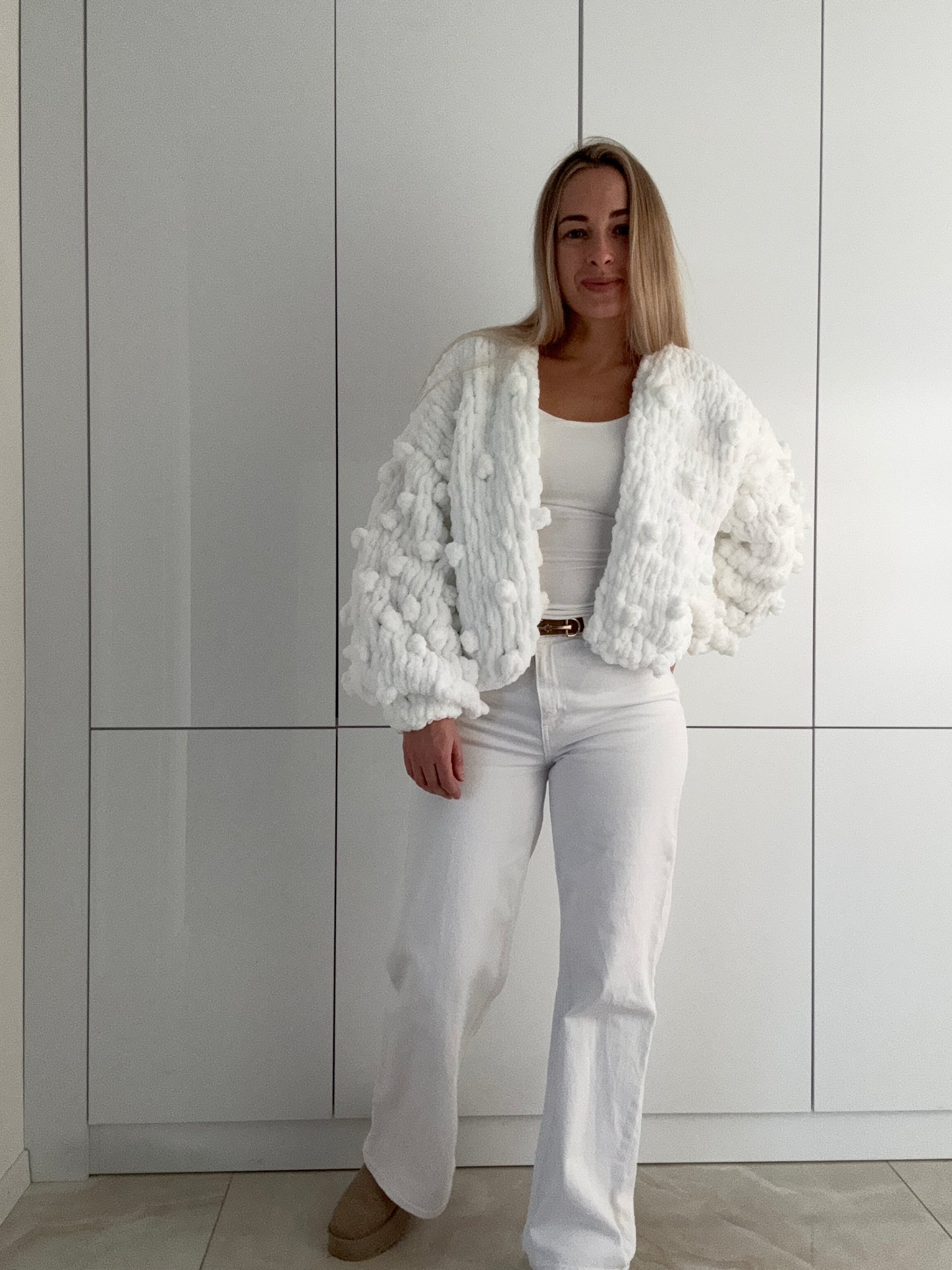 Handgestrickter, strukturierter Cardigan – Einzigartig