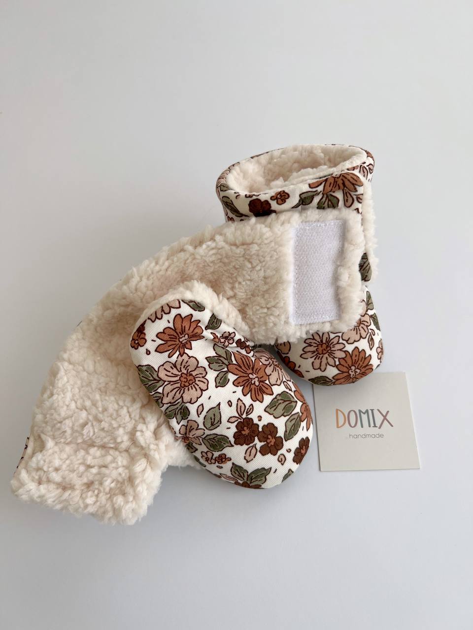 🤎 Floral Baby Booties – Warm Handmade Comfort