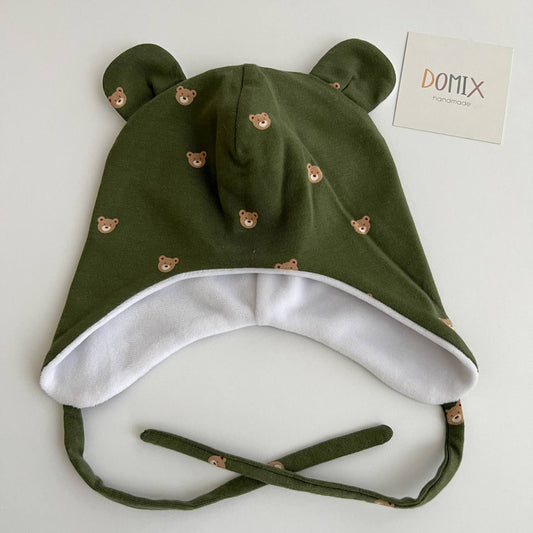 Hat with ties